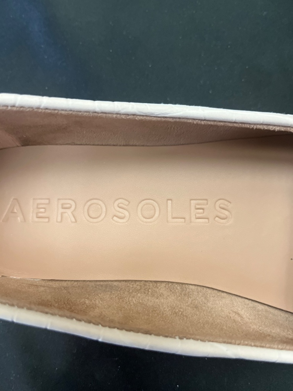 Like New Aerosole Cream/Taupe Croc Embossed Loafers.  Sz. 9M. - Picture 9 of 10